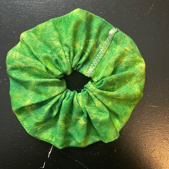 Accessories - Green Oversized Scrunchie!